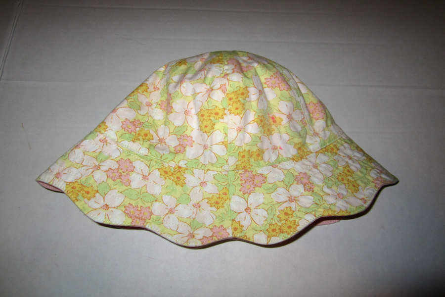 New Gymboree Girl Wildflower Fields Reversible Hat Size 6-18 Months Nwot