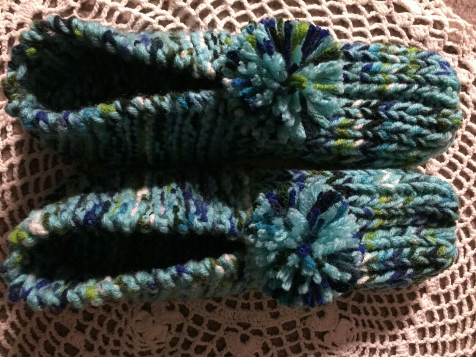 New Handmade Knit Amish Slippers Sea Green/blues Mix Wms Lg Mans Med 9 3/4"